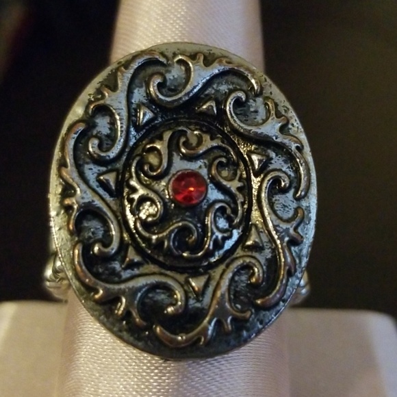 Silver Ring with red stone - Picture 1 of 3